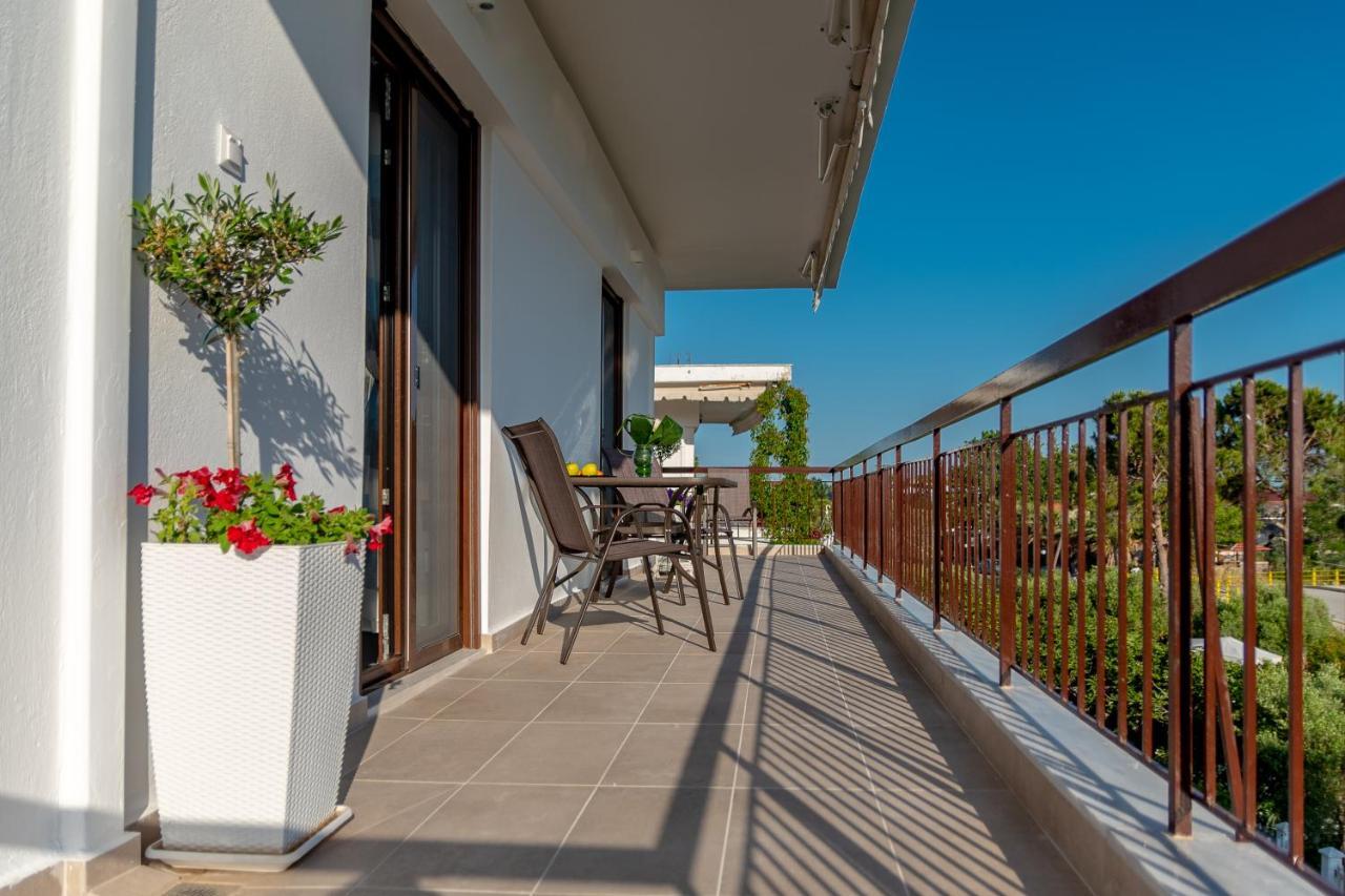 Dimi Seafront Apartment By Rentals Pro Services - Неа-Муданья Экстерьер фото